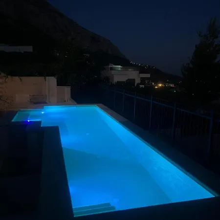 Gv - Holiday Home With Magnapool * Makarska
