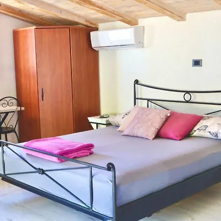 Gv - Holiday Home With Magnapool * Makarska