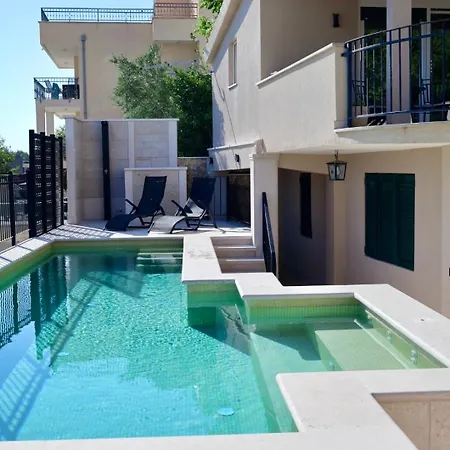 Willa Gv - Holiday Home With Magnapool Makarska